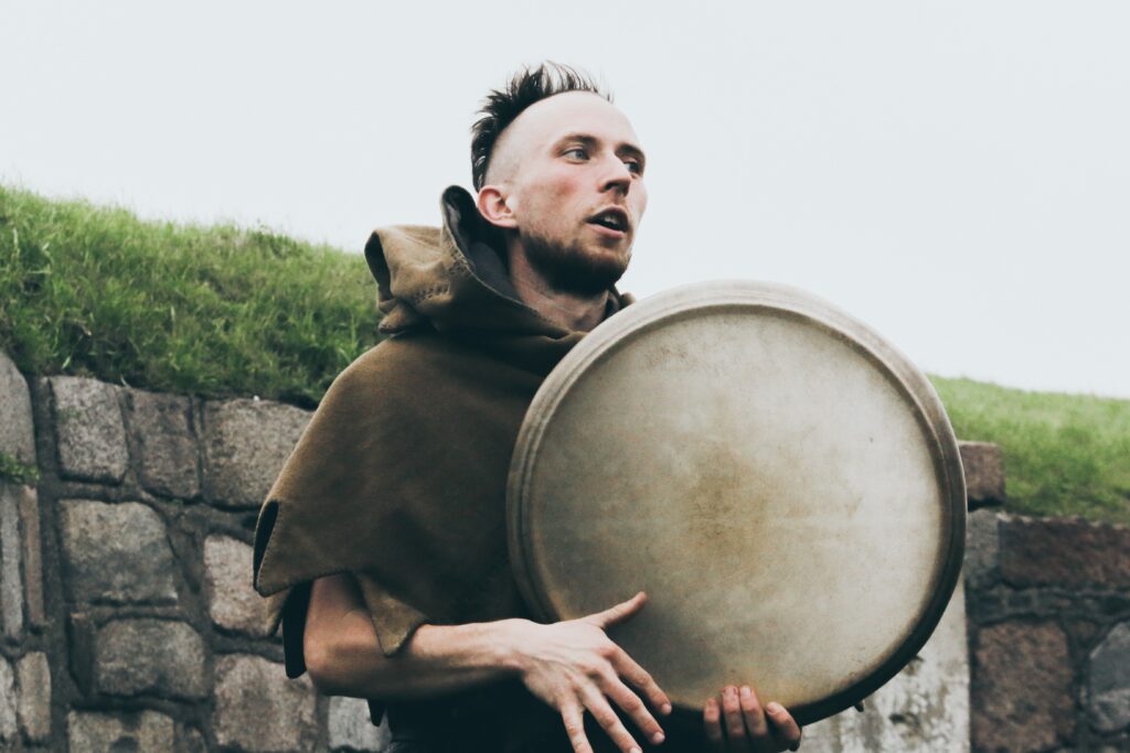 L&rsquo;histoire et la culture autour du tongue drum : un voyage à travers le monde