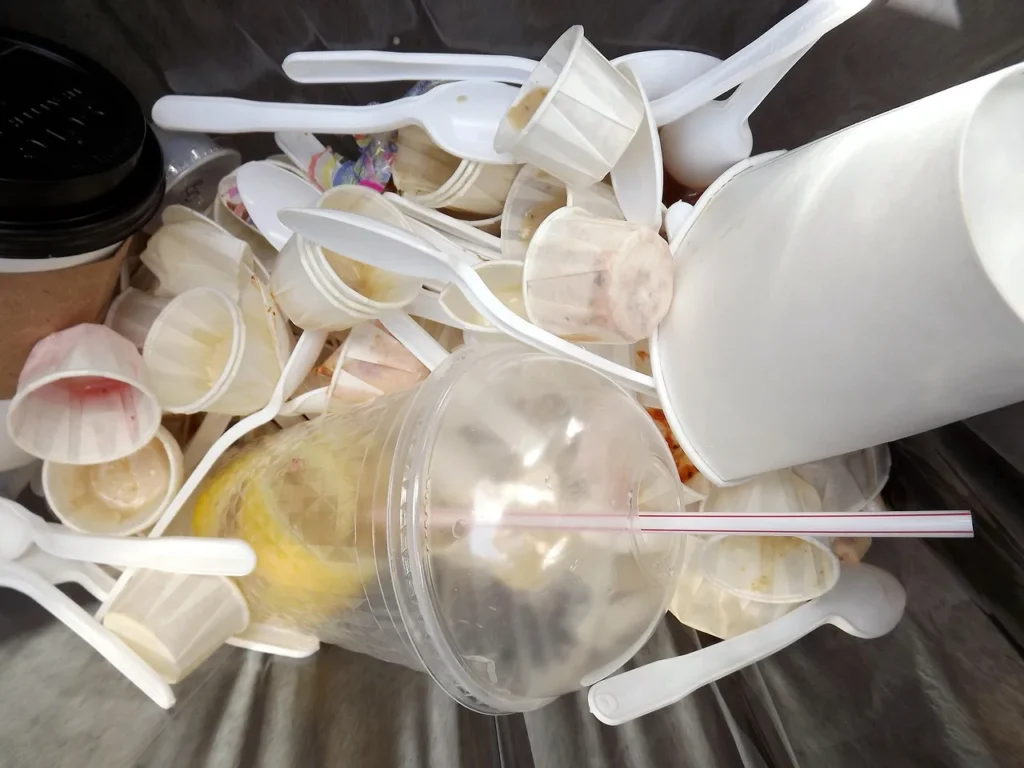 Comparatif des pratiques de réduction des déchets en entreprise